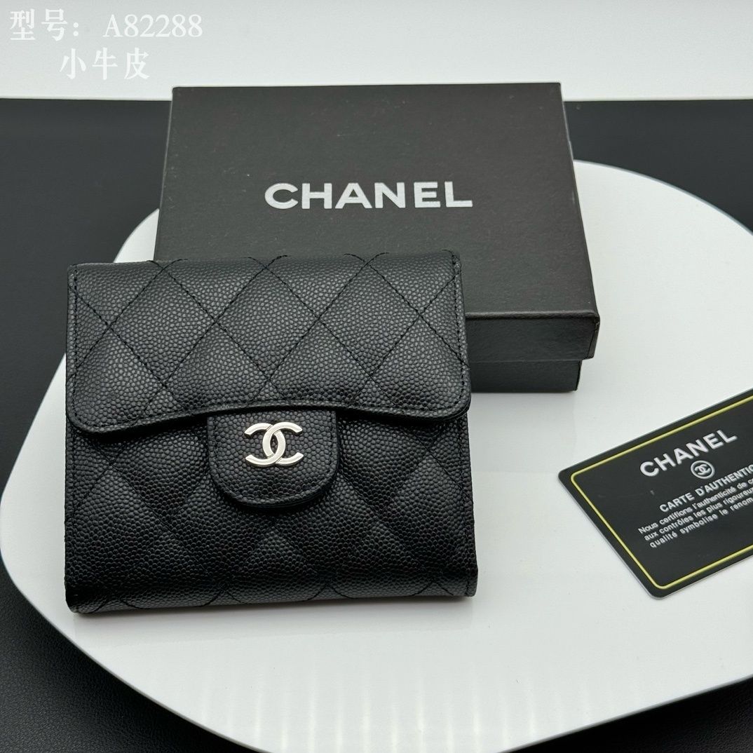 Black Quilted Compact Wallet Q10 product view 1