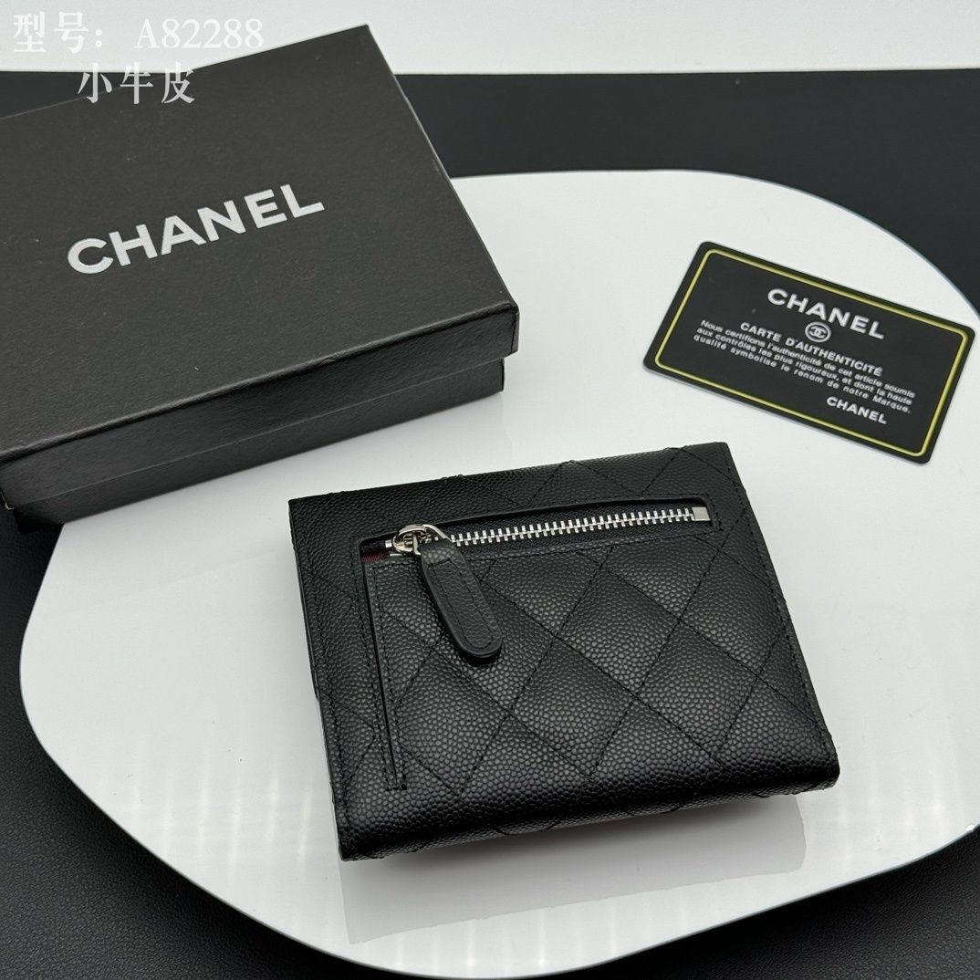 Black Quilted Compact Wallet Q10 product view 3