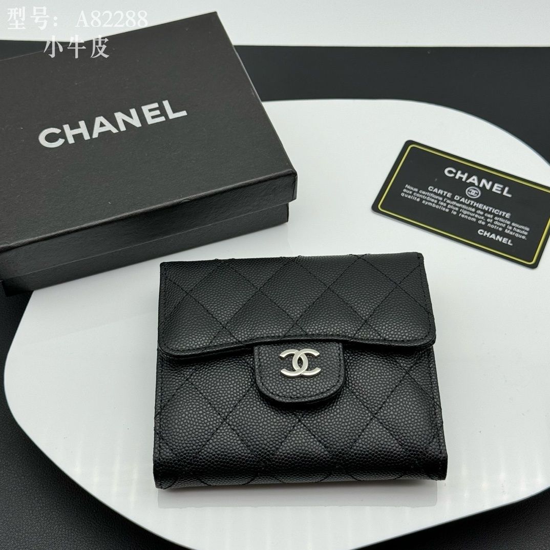 Black Quilted Compact Wallet Q10 product view 4