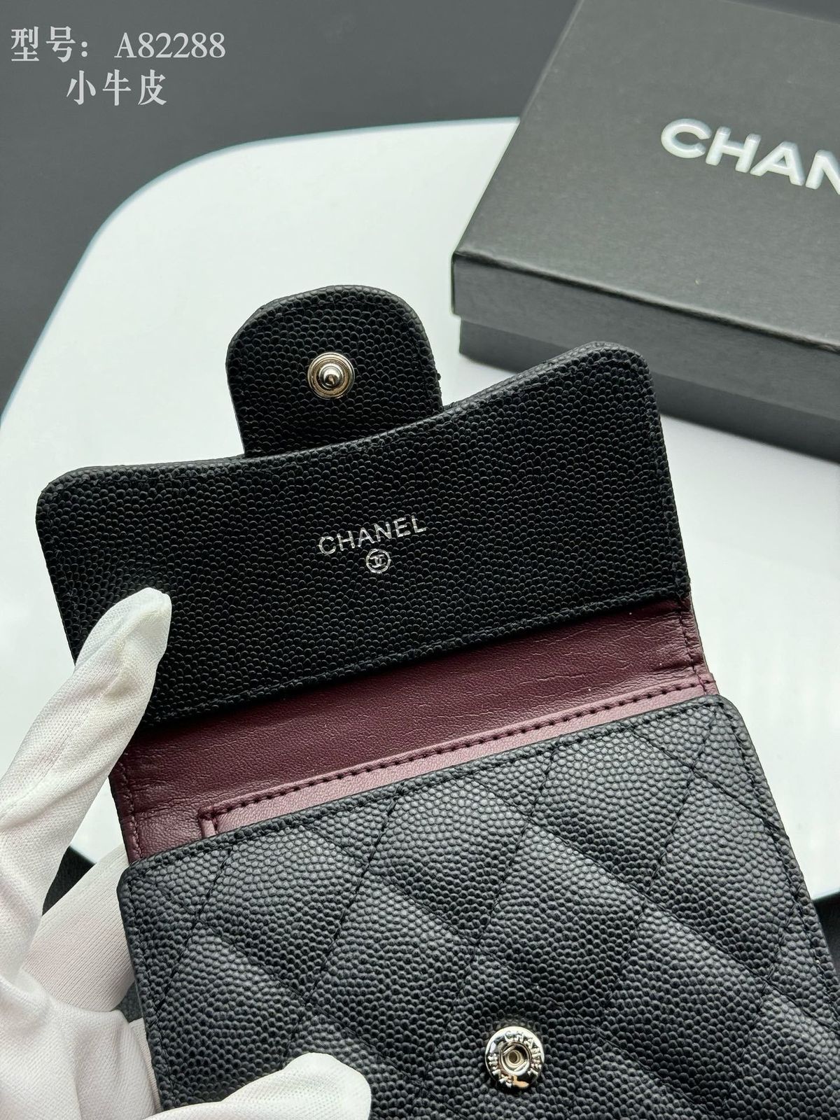 Black Quilted Compact Wallet Q10 product view 5
