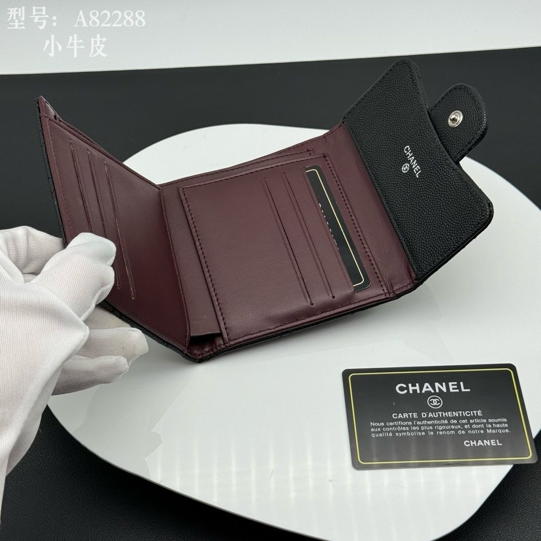 Black Quilted Compact Wallet Q10 product view 6