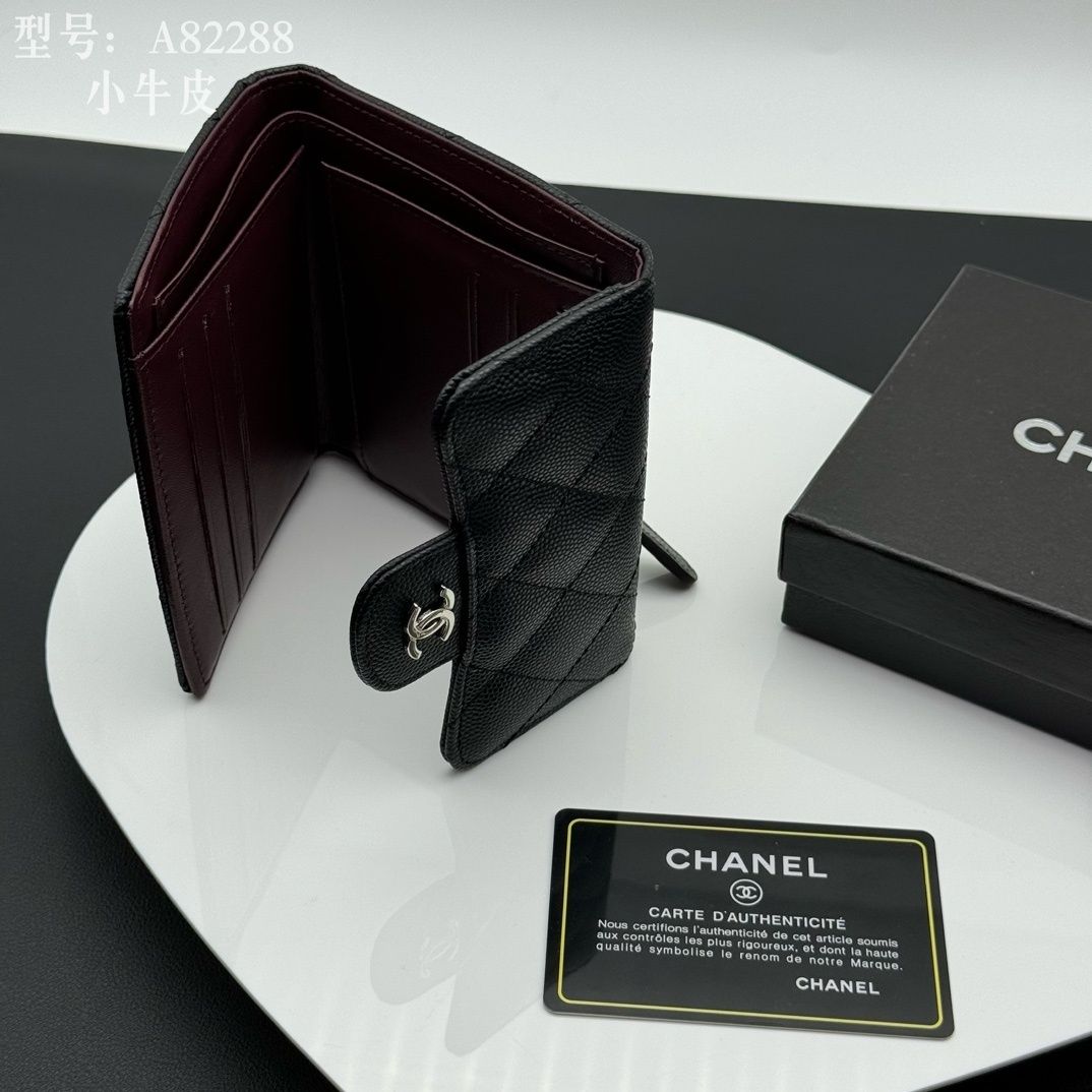 Black Quilted Compact Wallet Q10 product view 7