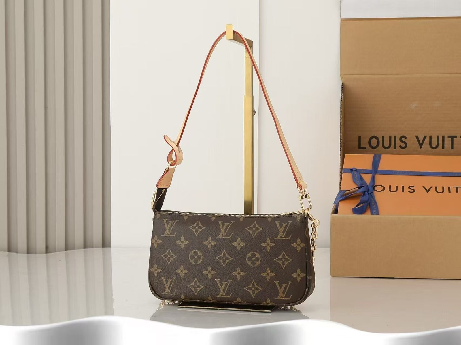 Brown Monogram Chain Shoulder Bag Q15 product view 4